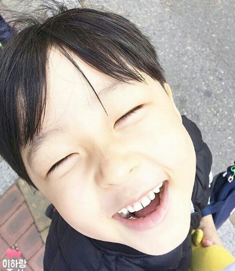 TaeilDiario's tweet photo. @YoungjaeDiario ᴸᵉᵉ ᴴᵃʳᵃᶰᵍ 
ᴹʸ ˡᶤᵗᵗˡᵉ ᶤᵈᵒˡ ♡
ᴹᵒᵈᵉˡ ♡
ˢᶤᶰᵍ ᴼᵏᵉʸ ᴰᵒᵏᵉʸ ♡

@LeeHaRangDiary https://t.co/kvlxAPXzRe