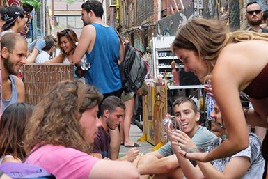 WhatsOnMelb's tweet image. Check out the quirky market stalls and soak up the tunes this Wednesday night at the #BlenderLane Artist Market: bit.ly/2g5ltZE