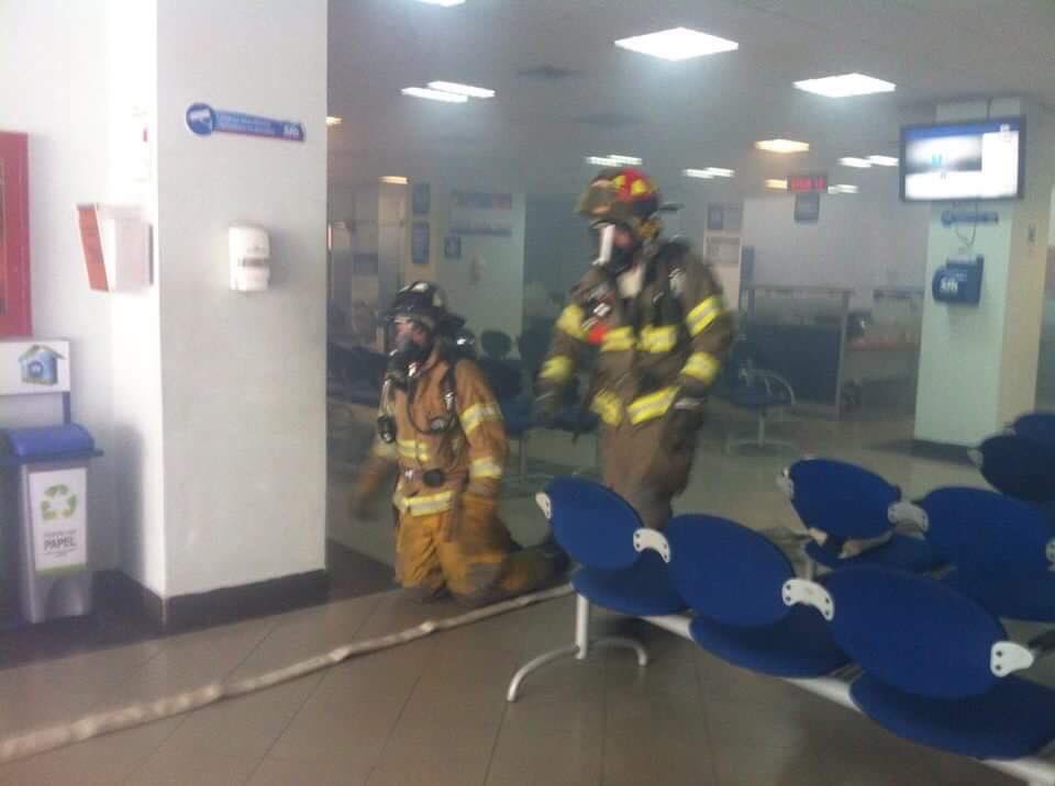 lat_ec's tweet photo. Agradecemos a la EMOV, Cruz Roja, cuerpo de Bomberos, gestión de riegos y la III División del Ejército de Tarqui, por hacer esto posible https://t.co/FUVl6Bi00c