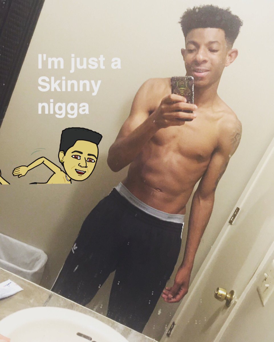 _Johnny_Lovell_'s tweet photo. #skinnyasshellchallenge give me the crown π https://t.co/gHfgEOfMFS