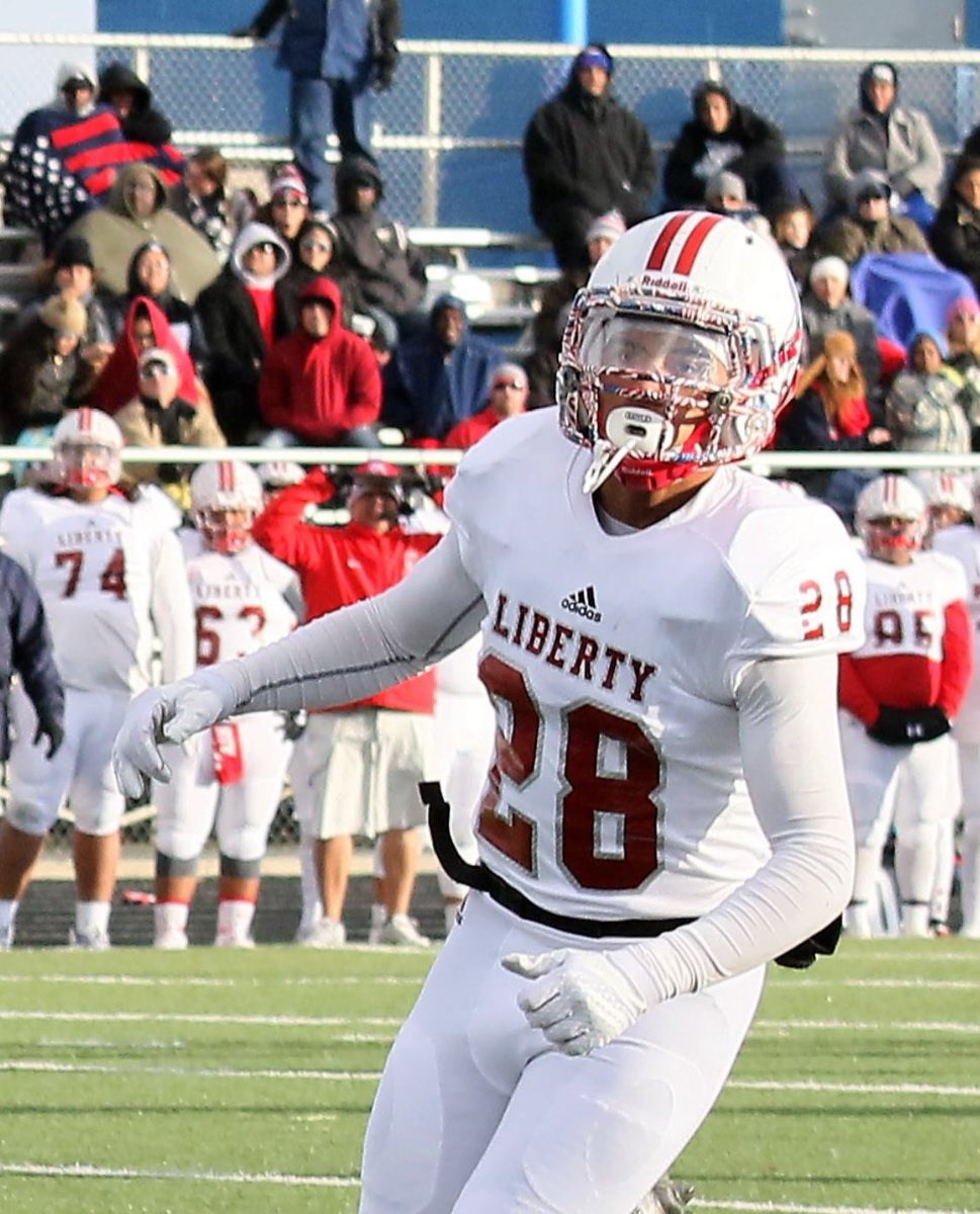 CoachMoniz's tweet photo. #28DB @_TurnerDom_ for No.21 Liberty HS(NV) Patriots win in the North! #702hsfb #NVprepsfb #teamadidas #3StripeLife #makinghistory https://t.co/uR6msamiHy