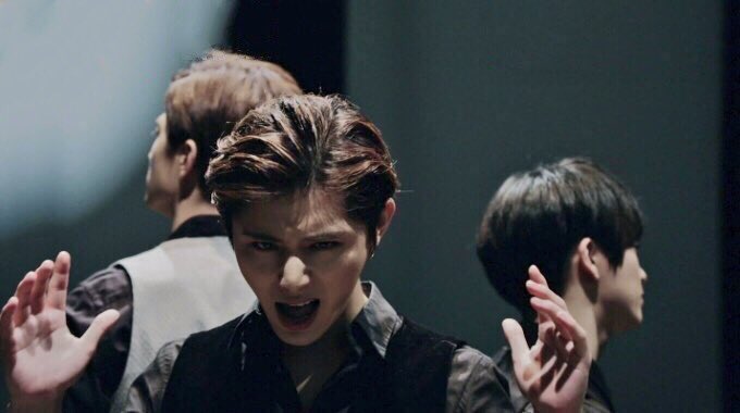 5151ren's tweet photo. Give me loveのPV中にアライグマが出没🚨
このアライグマについて何か情報をお持ちの方はHey!Say!JUMPのアライグマ担当有岡大貴まで✋🏻 https://t.co/4Q7tnEPyZn