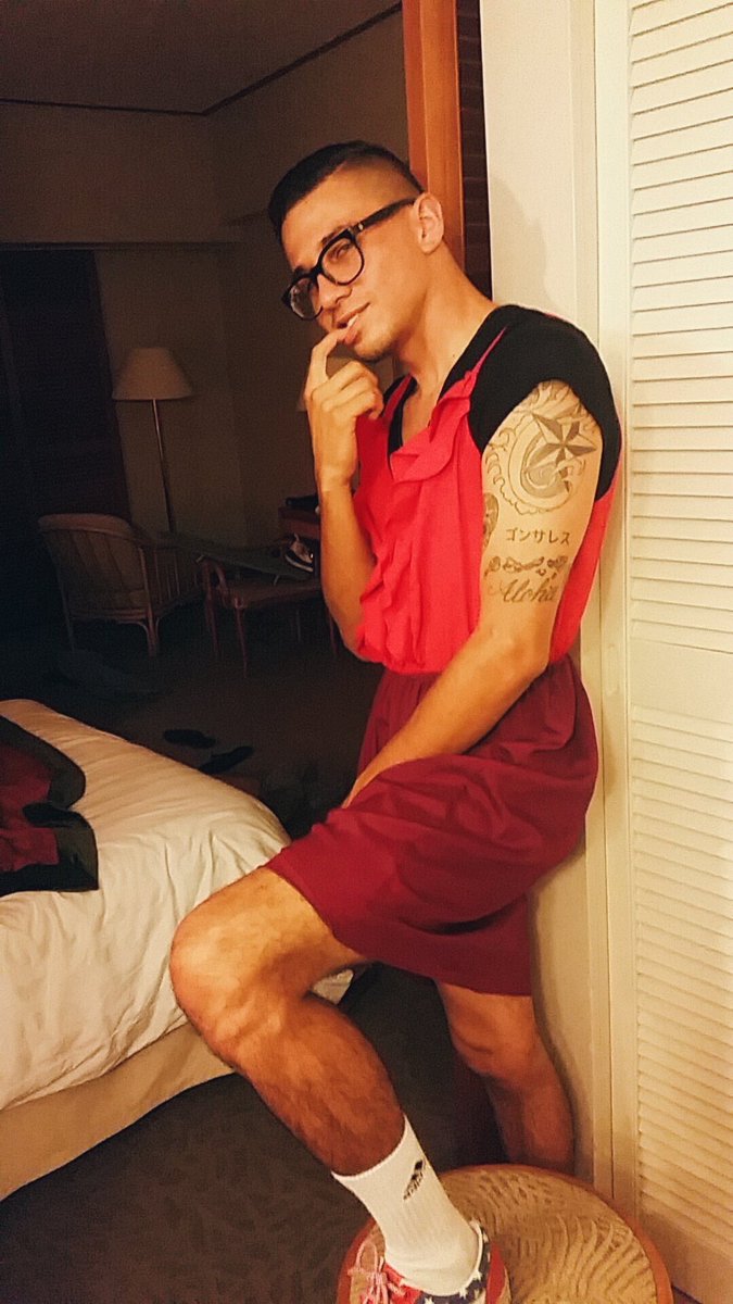 NoHoesCris's tweet photo. #SkinnyAssHellChallenge but i got that long eggplant emoji https://t.co/0vB0aNGwIF