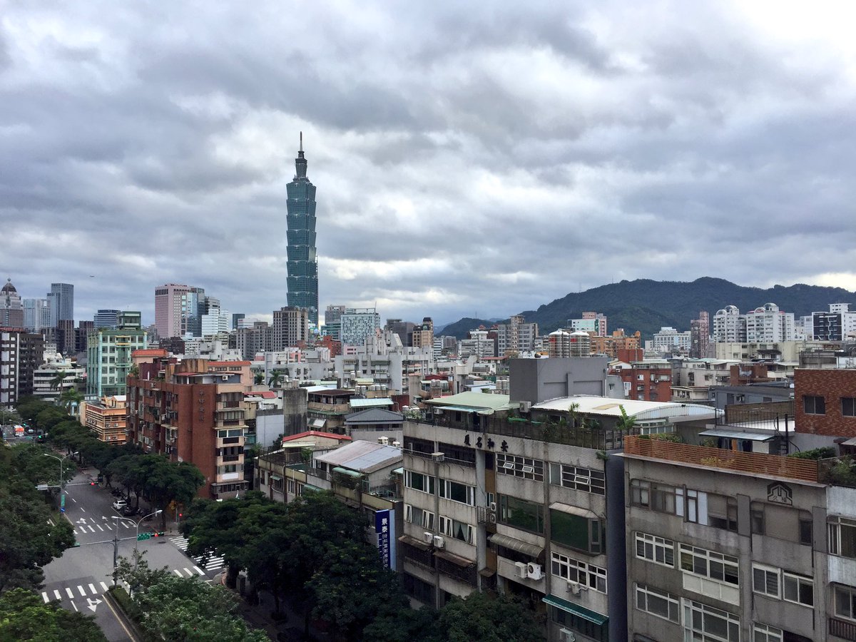 azeliscooking's tweet photo. Ready to finish the semester after a work trip to Hong Kong and a great weekend layover in Taipei. #BauerTravels #UHBauerMBA https://t.co/bnb93AzqT9