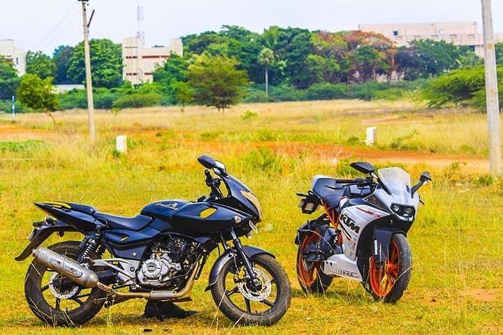 ktmdukemachas's tweet photo. Always wear riding gears before riding KTM.
PC: Karthi Yadav
#KTM #Ilovemyduke #DukeMachas #ReadyToRace https://t.co/xT0vfeju4R