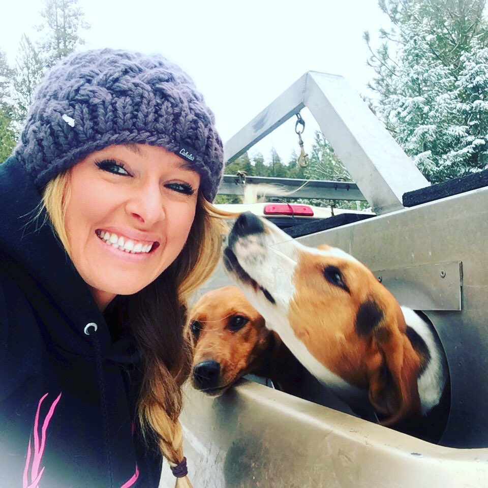 KristyTitus's tweet photo. My girlfriends Moon & Piper are so happy to see me! The team is back in action for the season! #houndhunt #trackandtree #bobcat #teamcabelas https://t.co/fjCBzwGzi7