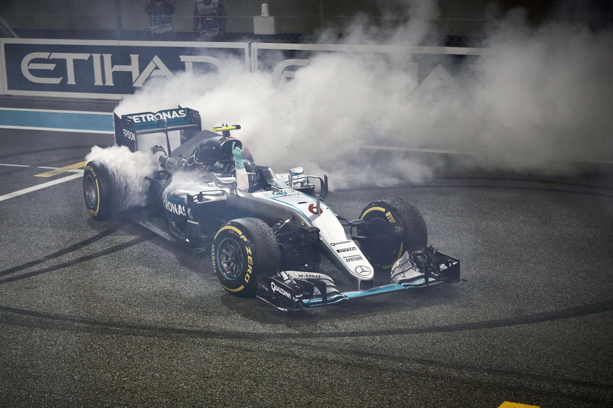 スパークMercedes F1 2016ワールドチャンピオンニコ ロズベルグ Monster Energy Japan on X: 