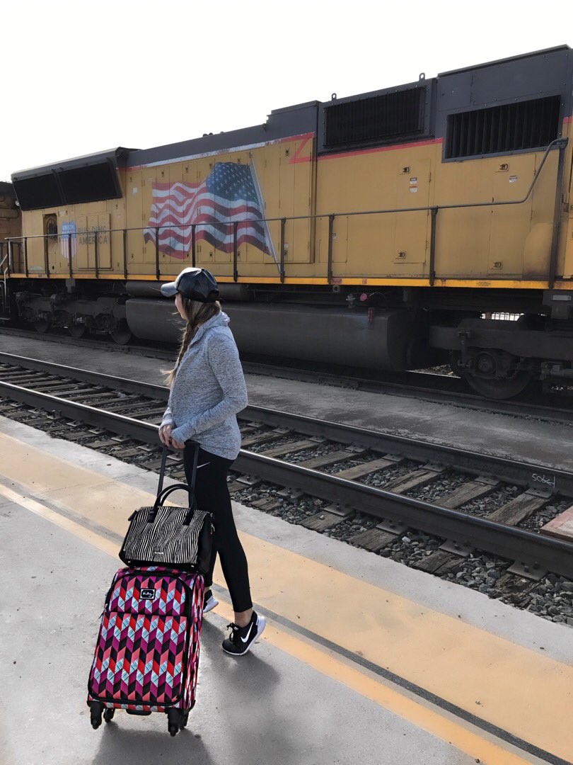 LawrenBagley's tweet photo. Travel in style with @verabradley luggage! Shop it all here: https://t.co/HBMqTLGWGy #fbloggers #lbloggers #verabradley #itsgoodtobeagirl https://t.co/9c0FPV4AcF