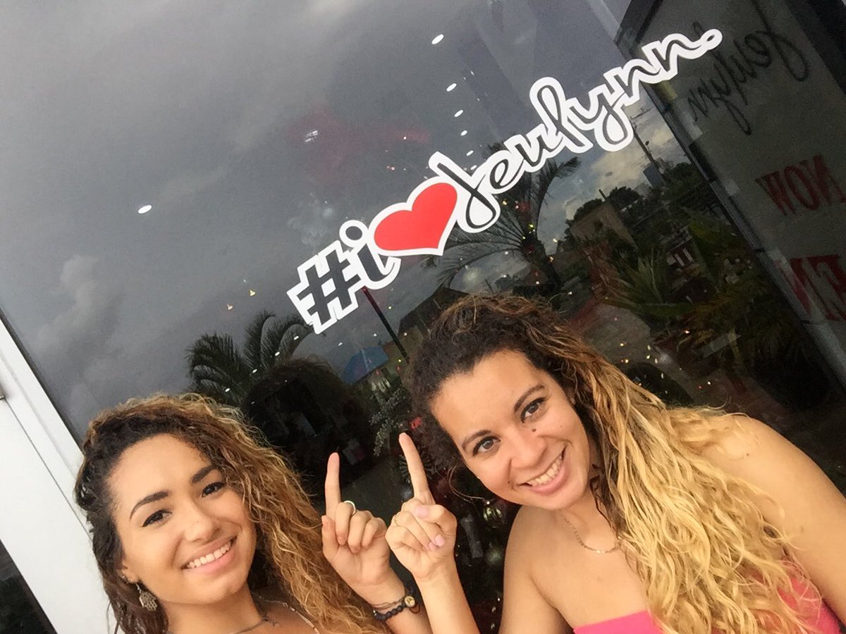 Lissa30fc's tweet image. Fun weekend with the @yumavibe family! ❤️ #scavengerhunt #funstation