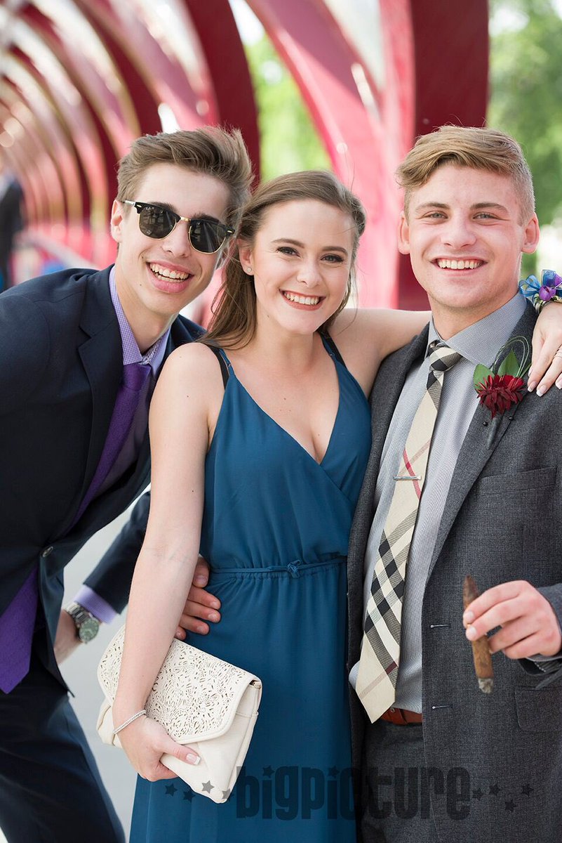 mikeparms_16's tweet image. Happy birthday to my dumbest and least athletic friend @matt_demchuk14 can't wait to see you have your first beer *double pistols* #babay