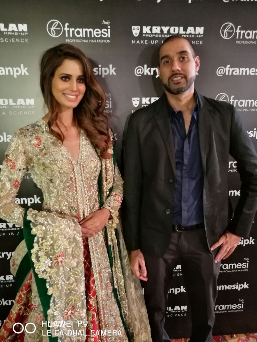 FuchsiaaMagic's tweet photo. Backstage Bridal Couture Week 2016, Day 3. #QHBCW #framesipk #kryolanpk #EbuzzPR #sweettouch #Lahore #Pakistan #AnnieCh #FuchsiaMagic https://t.co/NOYaWvQmI1