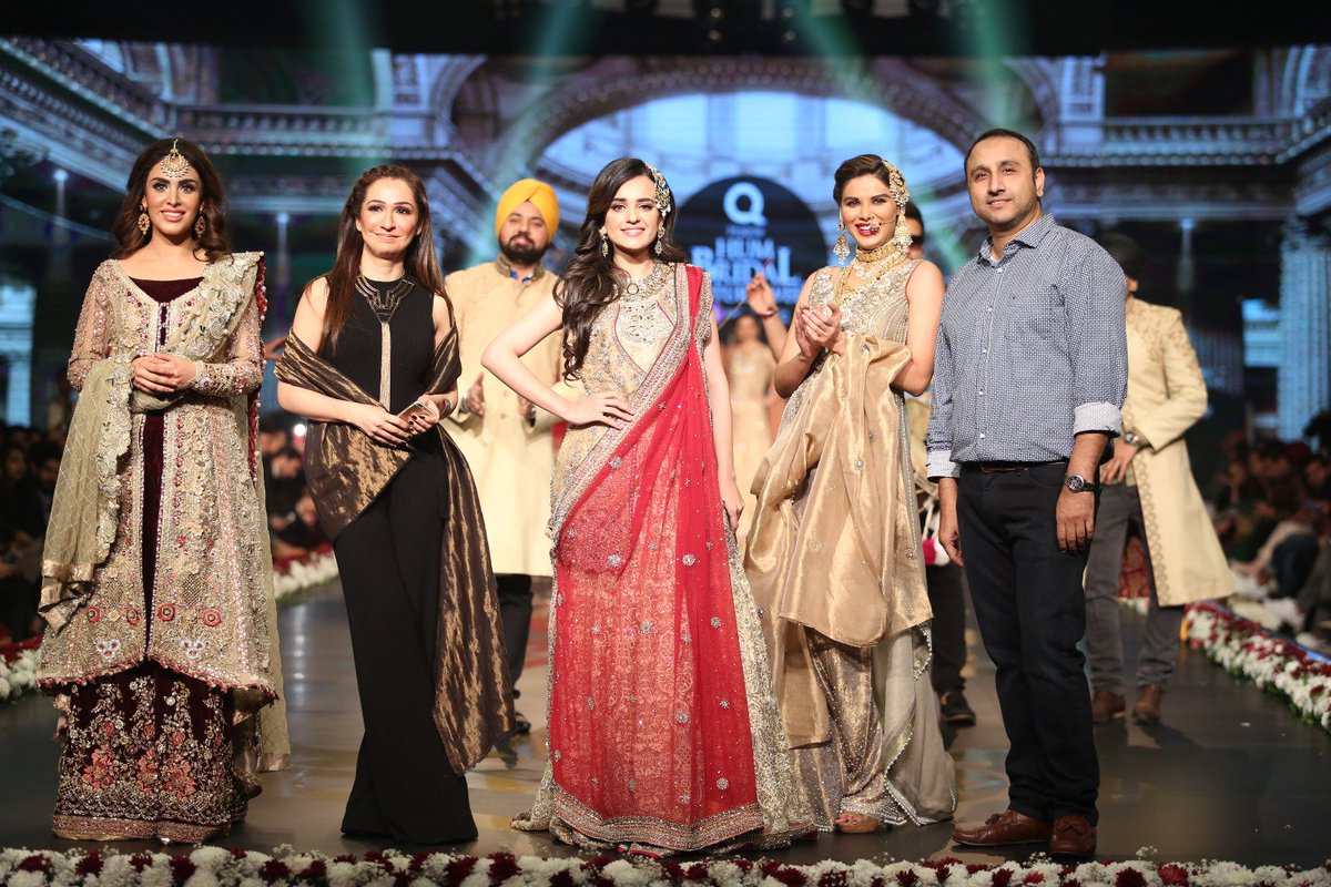 FuchsiaaMagic's tweet photo. Sumbul Iqbal at Bridal Couture Week 2016, Day 3. #QHBCW #framesipk #kryolanpk #EbuzzPR #sweettouch #Lahore #Pakistan #AnnieCh #FuchsiaMagic https://t.co/Dplf3F9JxV
