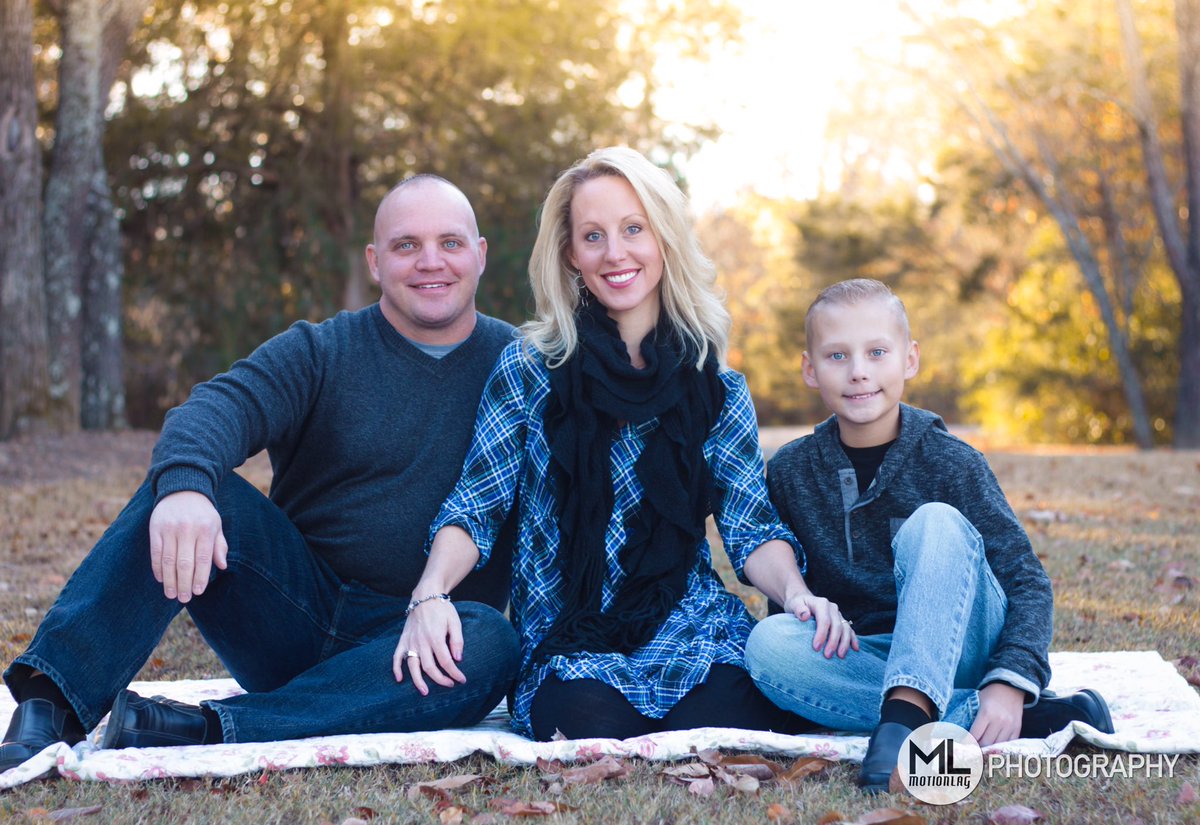 MotionLag's tweet photo. Family pictures are our specialty. Feel the love this fall and schedule a family shoot today! https://t.co/AJsl7C7FyQ