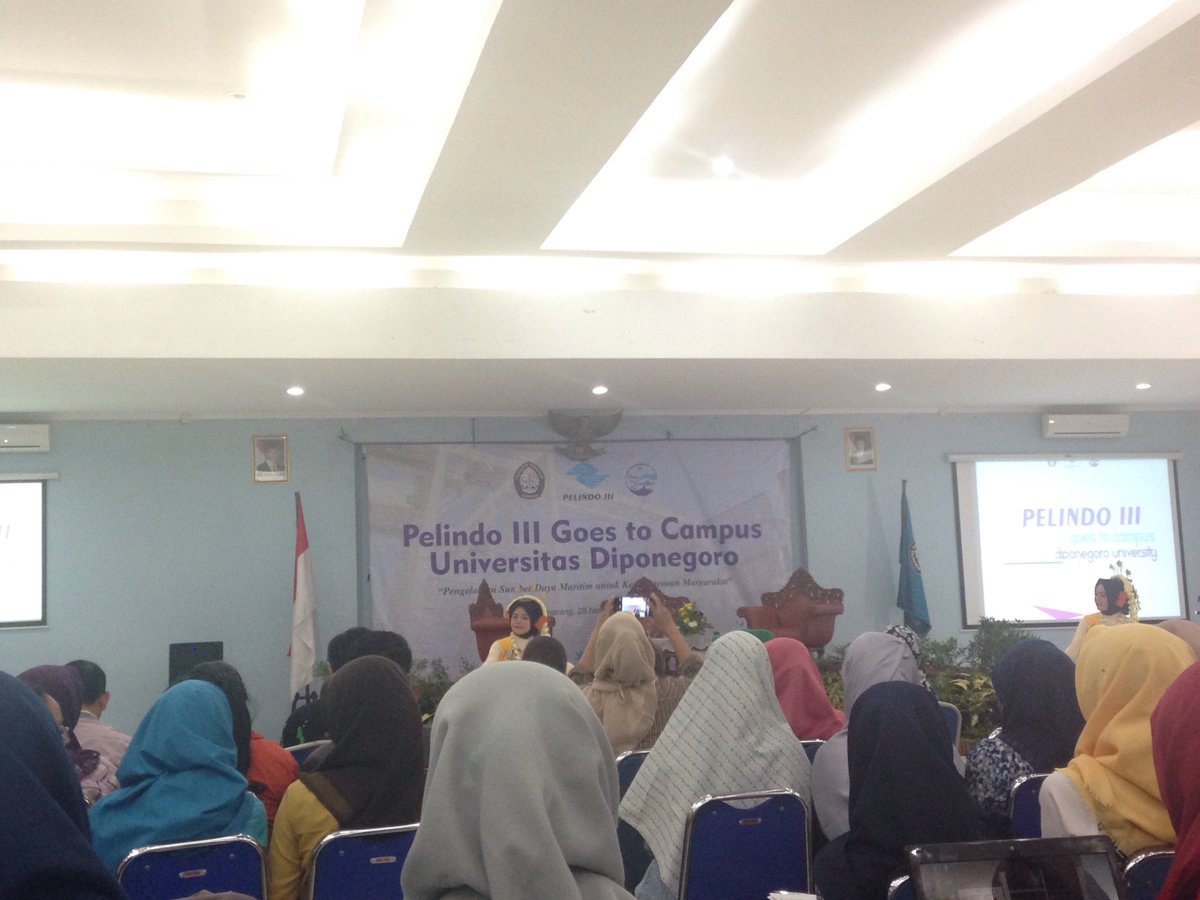 ridaawit's tweet photo. Pelindo goes to campus @pelindo3 semoga dpt ilmu yg bermanfaat dan bisa kerja disini😂 Amiiin #bangkitmaritimindonesia #pelindoIII #undip https://t.co/AX49tcsOkw