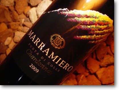 ☆Marramiero Punta di Colle
アブルッツォ州のシャルドネ100%超濃厚な樽の効いたシャルドネですね。魚だけでなく、サシの入った牛肉なんかにも合わせやすいコクと旨味のある樽シャルです。本当に濃厚な白がお好きな方はオススメ！常温で大きなグラスがいいかも！