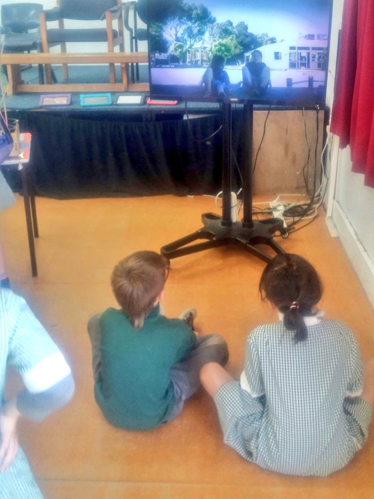 room3bromley's tweet photo. So cool to share our learning at the exhibition this afternoon. Great to see some kids having a go! #Yogakids  #Bromleyschoolnz https://t.co/wPl25ZrXP7