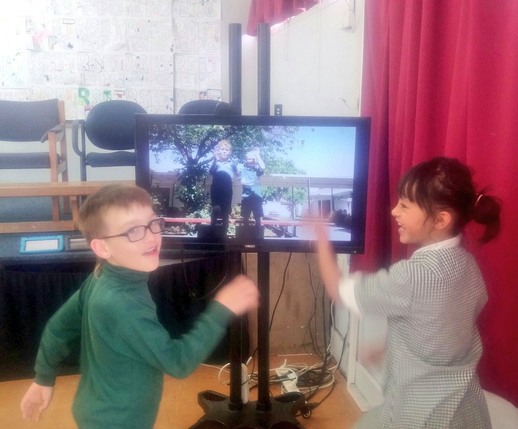 room3bromley's tweet photo. So cool to share our learning at the exhibition this afternoon. Great to see some kids having a go! #Yogakids  #Bromleyschoolnz https://t.co/wPl25ZrXP7