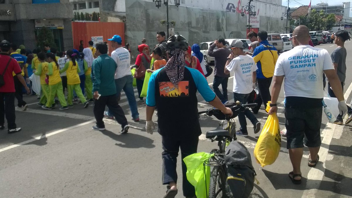#GerakanPungutSampah tweet media