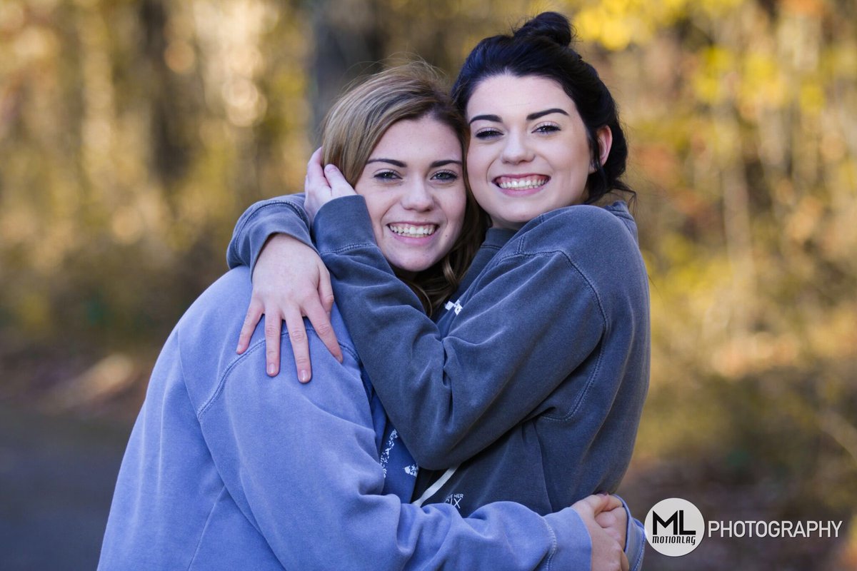 _morgansells_'s tweet photo. so in love with all of my senior pictures!!! @sells_hailey https://t.co/PJ7lfExxBb