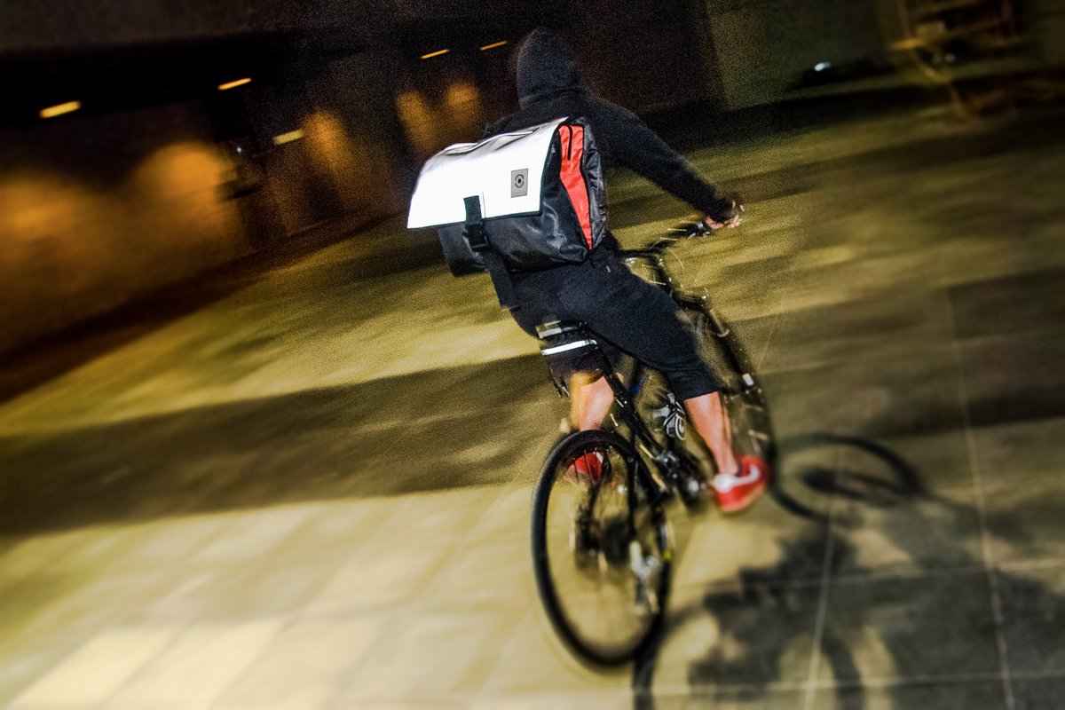 FiLO_DESIGN's tweet photo. Let's move in the dark
#filo #filodesign #messengerbag #messenger #workingday #メッセンジャーバッグ #bluemonday #台湾のデザイナー #reddot https://t.co/mH16MKEzz1