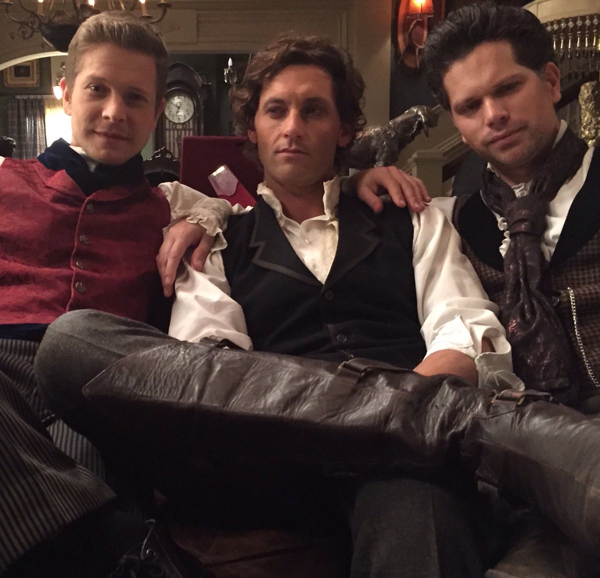 TancSade's tweet photo. Brothers in arms. https://t.co/hrYhfdlspk #GilmoreGirls #GilmoreGirlsRevival #lifeanddeathbrigade #netflix #mattczuchry. https://t.co/ooZxaHIRqI