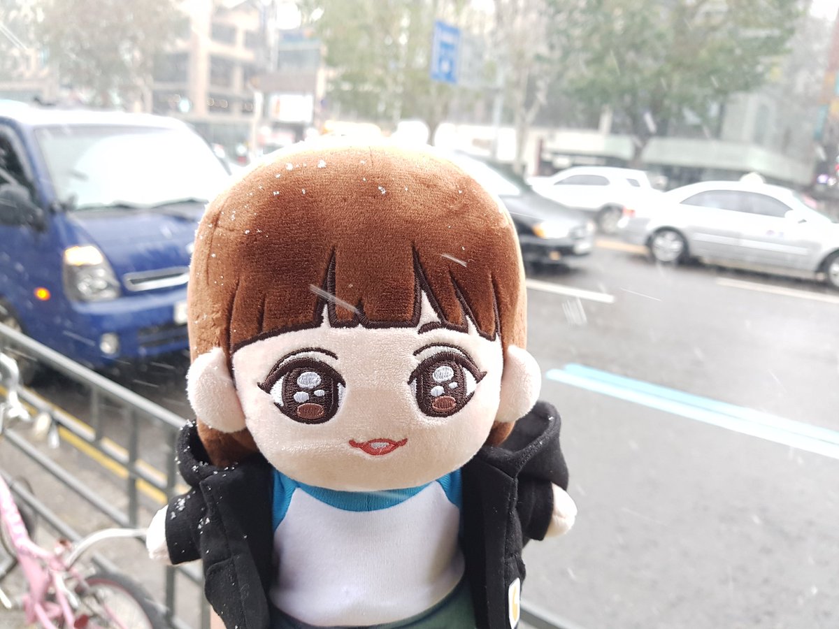 jungjjanyang's tweet photo. 주말에 (인생)첫눈🌨 맞은 짜냥이
짜냥이는 쭈워❄

선특 원데이이벤트는 오늘 마감입니당^.^❤ https://t.co/D9ye3yogW7
