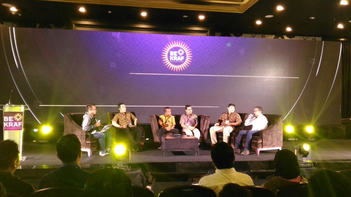 codepolitan's tweet photo. Diskusi developer bersama para pelaku industri (Samsung, Microsoft, IBM, XL dan Indosat) #BDC2016 https://t.co/XbhE8EXV8A