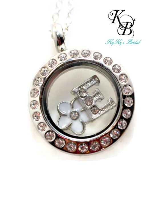 kykysbridal's tweet photo. Perfect Flower Girl Gift! Personalized Memory Locket https://t.co/i4BaaRlizi #flowergirlgifts #memorylockets #floatinglockets #girljewelry https://t.co/rbZnleWuBv