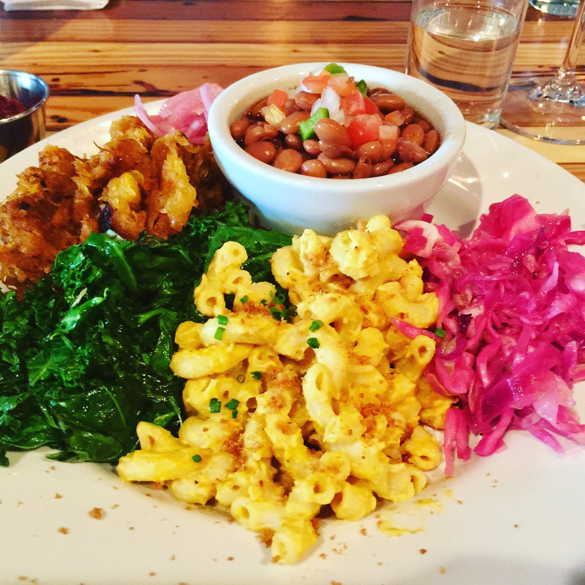vegantatious's tweet photo. Finally made it to @thebeerplant #vegan #southerncomfortfood #atxvegan https://t.co/yyBRFomjHc