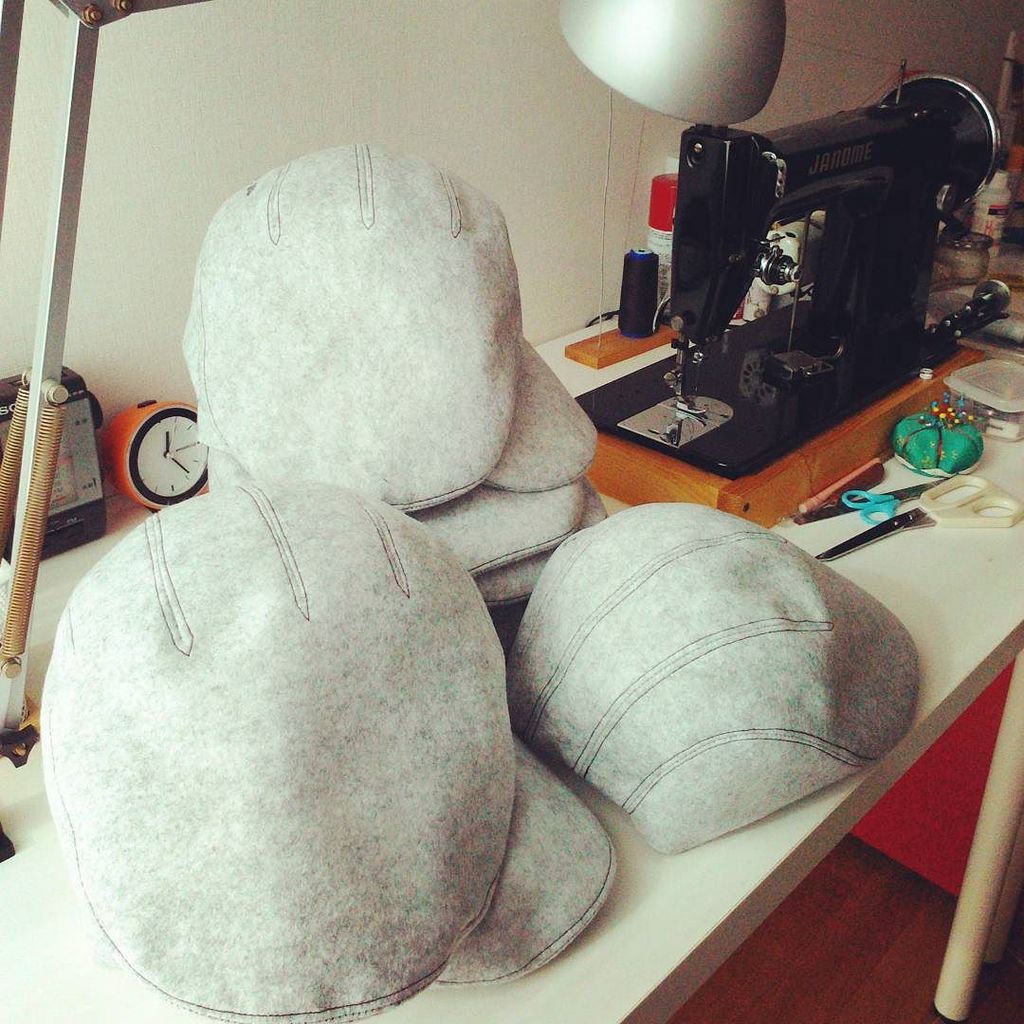 deco_hat's tweet photo. 溜まりゆく試作品たち

#handmade #patternmaking #flatcap #ハンチング #ハンドメイド #大きいサイズ #試作品 https://t.co/J7aMyOgGoj
