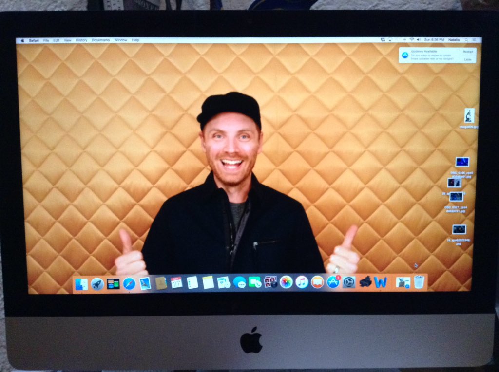 SuchAColdplayer's tweet image. I love that Jonny gives me thumbs up when I'm about to start my homework. 👍🏼