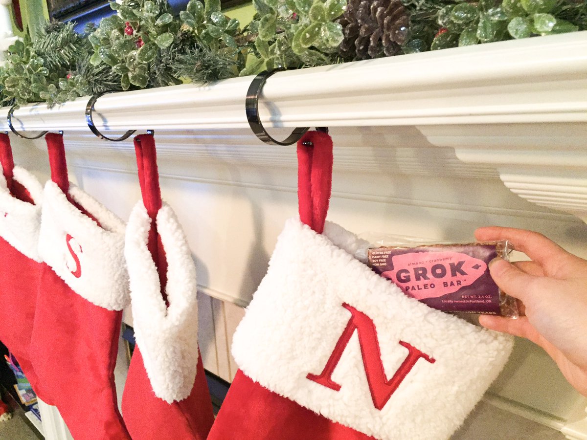thegrokbar's tweet photo. Stop by New Seasons, or visit our website, &amp; grab your #Grok #paleo #bars, then share it with your families and friends! #nongmo #organic 🎄🎁 https://t.co/hDQ9ivK9eM