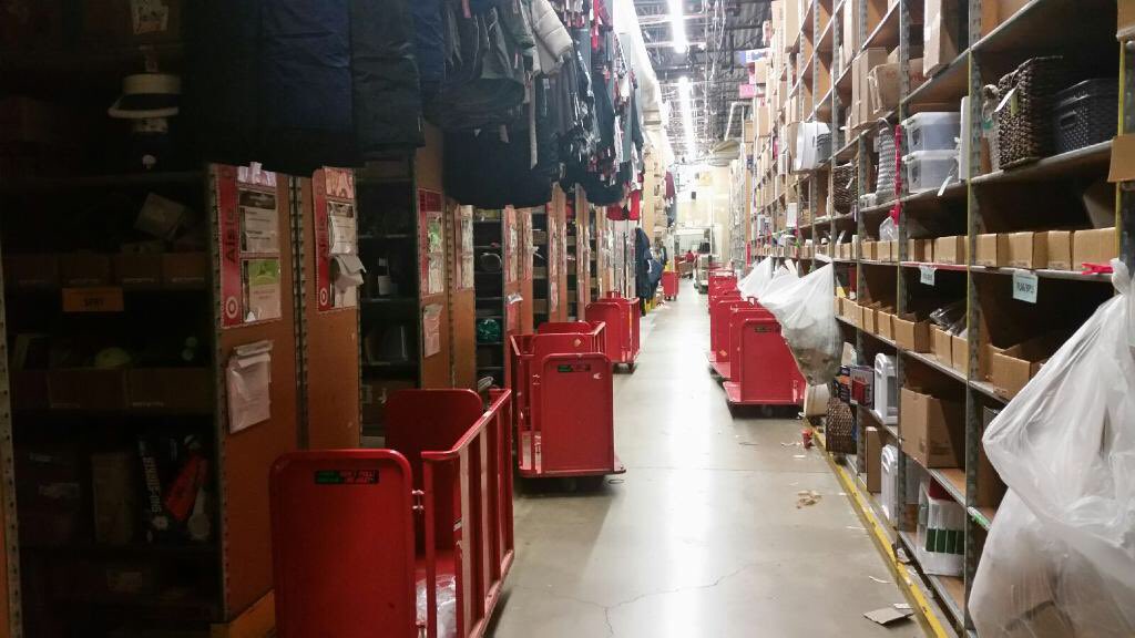 silverfox22088's tweet photo. Backroom is squeaky clean 2 days after Black Friday 🙊😍👏🏻💪🏻Ready for Cyber Monday💻! #T0864 #Delafield #fill #lovemyteam #soproud #logistics https://t.co/WBHDqw0pgF