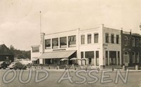 OudAssen's tweet photo. Stationskoffiehuis (Hotel Overcingel) Stationsplein 10 in 1947 Info https://t.co/Uei4OoBFB9 #Assen #Drenthe #anderetijden #geschiedenis https://t.co/nM6HvvBxJa