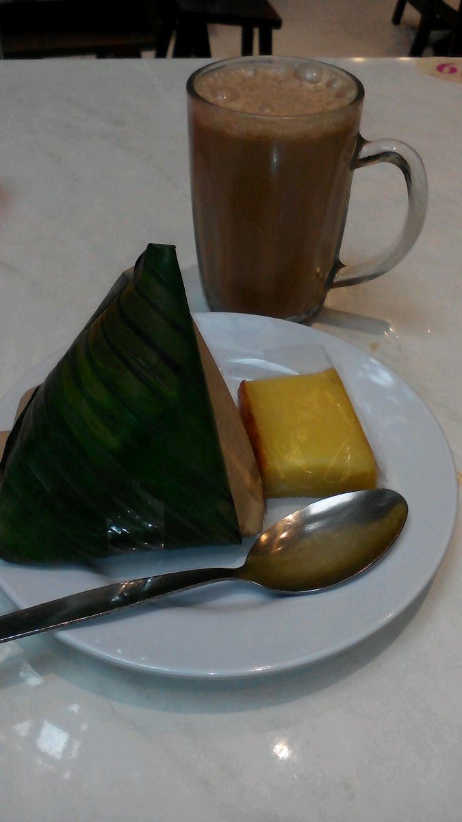 fbi_malaysia's tweet photo. #foodtravelchat Traditional Malaysian breakfast :) https://t.co/eXZrFUcXVF