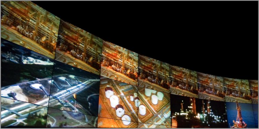 prolightsoundME's tweet image. #Discover multi-image #displaysoftware that fully orchestrated projections across multiple #screens hubs.ly/H0553__0