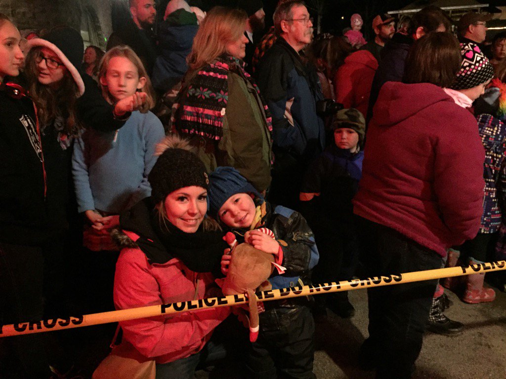 VincejfLambert's tweet photo. #porthenry @CPHolidayTrain So glad you enjoyed the show. https://t.co/V4BziDRIHC