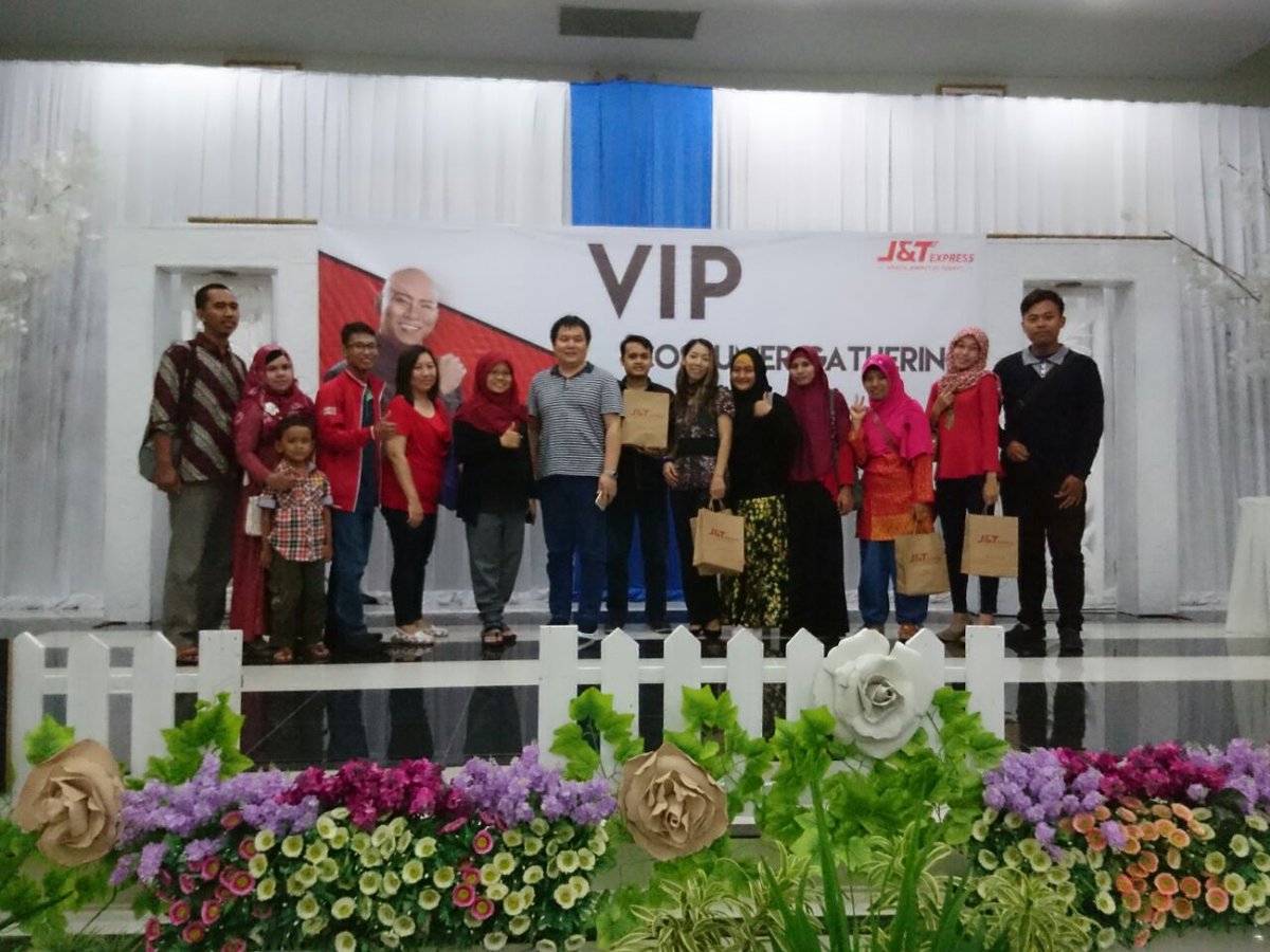 topcomjogja's tweet photo. Terimakasih kepada @JTExpressID yg telah mengundang kami @tokopedia #TopCommunityJogja dalam "VIP Customer Gathering" di @TasneemHotel :) https://t.co/VcTp8BTh2T