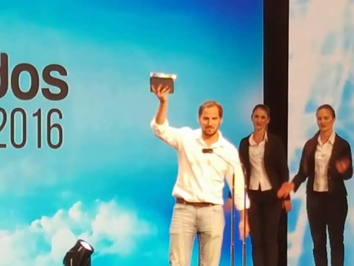 Claudia48908375's tweet photo. Premio abanderados 2016; Diego trae para Salta el premio de la Fundacion Navarro Viola!! Yacuy te lo agradece!! Por 0 desnutricion! https://t.co/Qy5Tgqy1hR