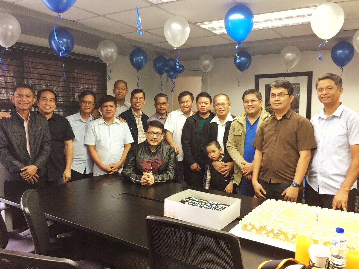 _soitsyou's tweet photo. #KuyaDaniel33YearsInService https://t.co/S6DOgfoYke
