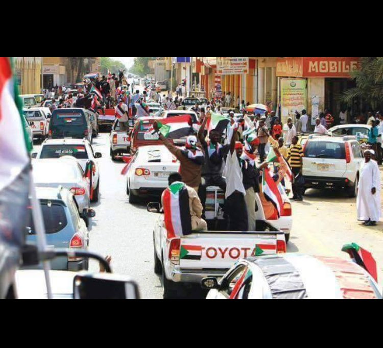LinaMuaaz's tweet photo. نفسي في اللحظة دي شديييد و اتشوقت ليها خلاص   #العصيان_المدني_السوداني_في_يومه_الثاني #SudanCivilDisobedience https://t.co/7f3Z5k9Qnm