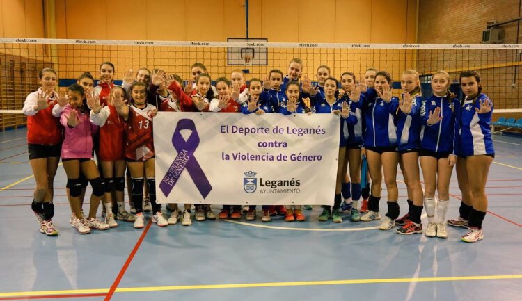 voleysanse's tweet photo. ✋🏼Este finde el resultado era lo de menos,lo importante era unirnos contra el maltrato,tolerancia cero,si lo ves o lo vives,denuncia #016 ✋🏼 https://t.co/YUKxvcaZ6n
