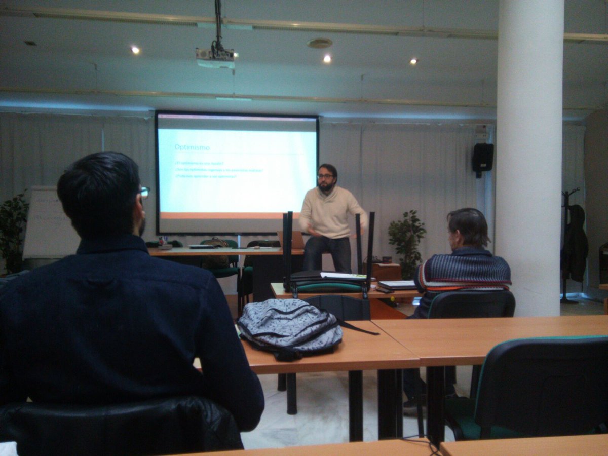 ENVEROS2016's tweet photo. Hoy nuestro #FantásticoYMaravilloso técnico @Manuelrova nos ha dado un pequeño taller sobre ser optimista. Gracias 💪💪💪 https://t.co/gi42p5z1hK