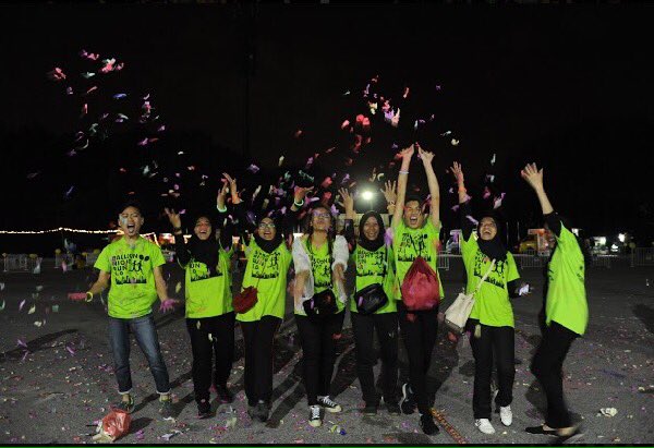 balloonnightrun's tweet photo. A big thanks to our volunteers. Thank you so much for helping us. Oh good luck for your upcoming event ya. Moga tabah 💪🏼😂 #bnr16 #bnr3 https://t.co/XlzaA7O64J