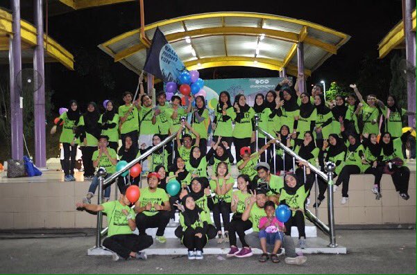 balloonnightrun's tweet photo. A big thanks to our volunteers. Thank you so much for helping us. Oh good luck for your upcoming event ya. Moga tabah 💪🏼😂 #bnr16 #bnr3 https://t.co/XlzaA7O64J
