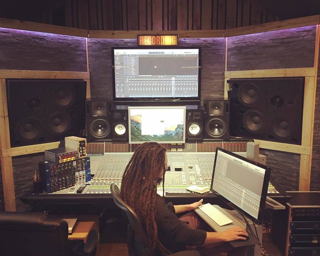 billyrowanmusic's tweet photo. Back in the studio! Getting ready to lay down another 5 tracks :) #recordingstudio #risean… https://t.co/zsrkenhgn2 https://t.co/sUfDU5mSts