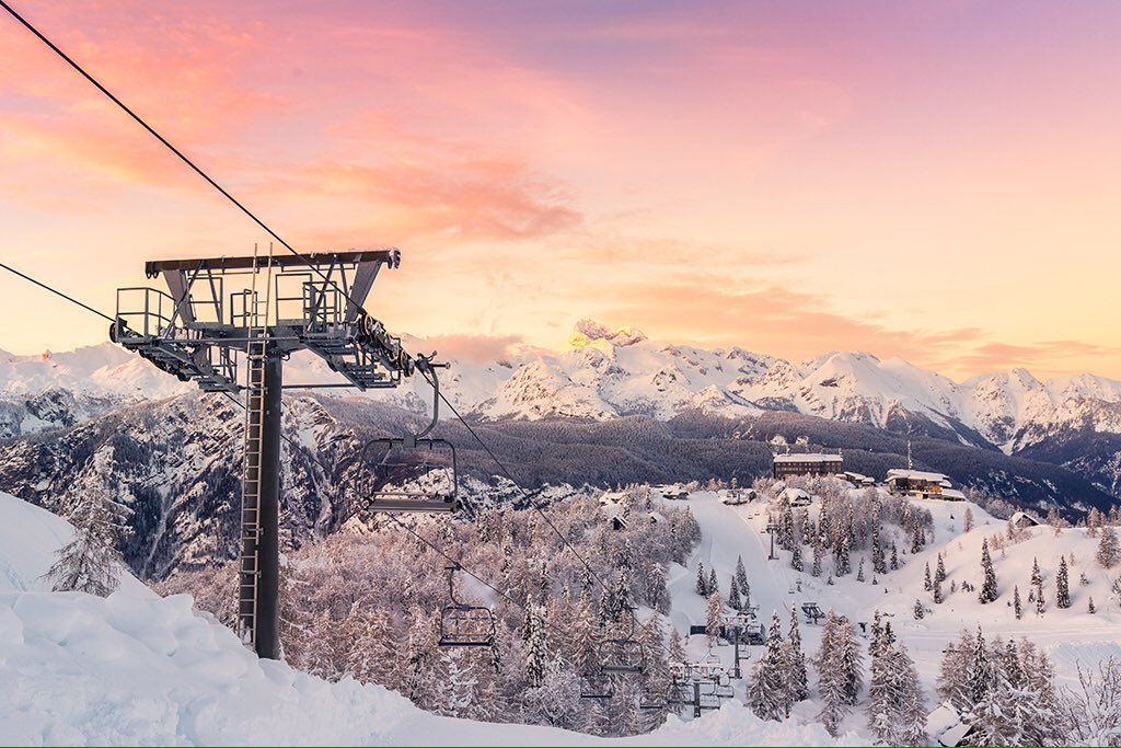 i_strauta's tweet photo. Explore the alpine scenery of #Bohinj #Slovenia #skiresort #skiing #winterholidays #funfreedomfulfillment #alpine #winter #dreamtrip https://t.co/Pwbxqt24ZB