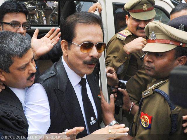 TimesNow's tweet image. Supreme Court directs Sahara chief Subrata Roy to deposit ₹600 cr by February 6, 2017 for remaining out of jail