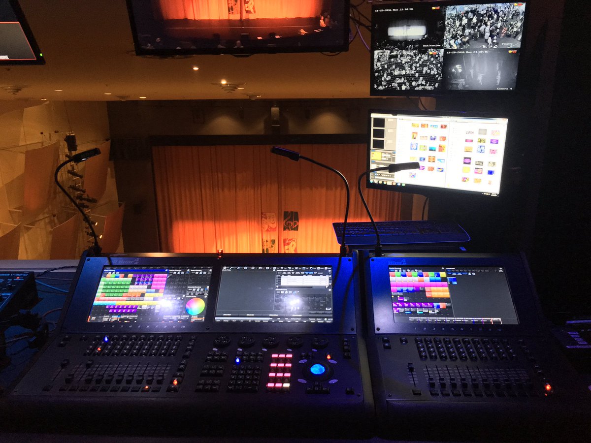 Good times at the The Besen Centre controlling a partly cue'd partly busking show on a Hog4 with a wing! a little ArKaos action too.