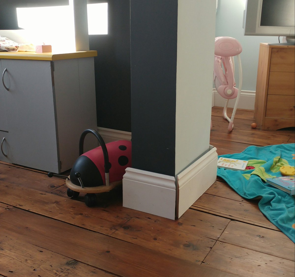 Starting to fit our gorgeous new Ogee skirting c/o <a href="/Skirtboardshop/">The Skirting Board Shop</a> 👍 Amazing how it finishes off the room.